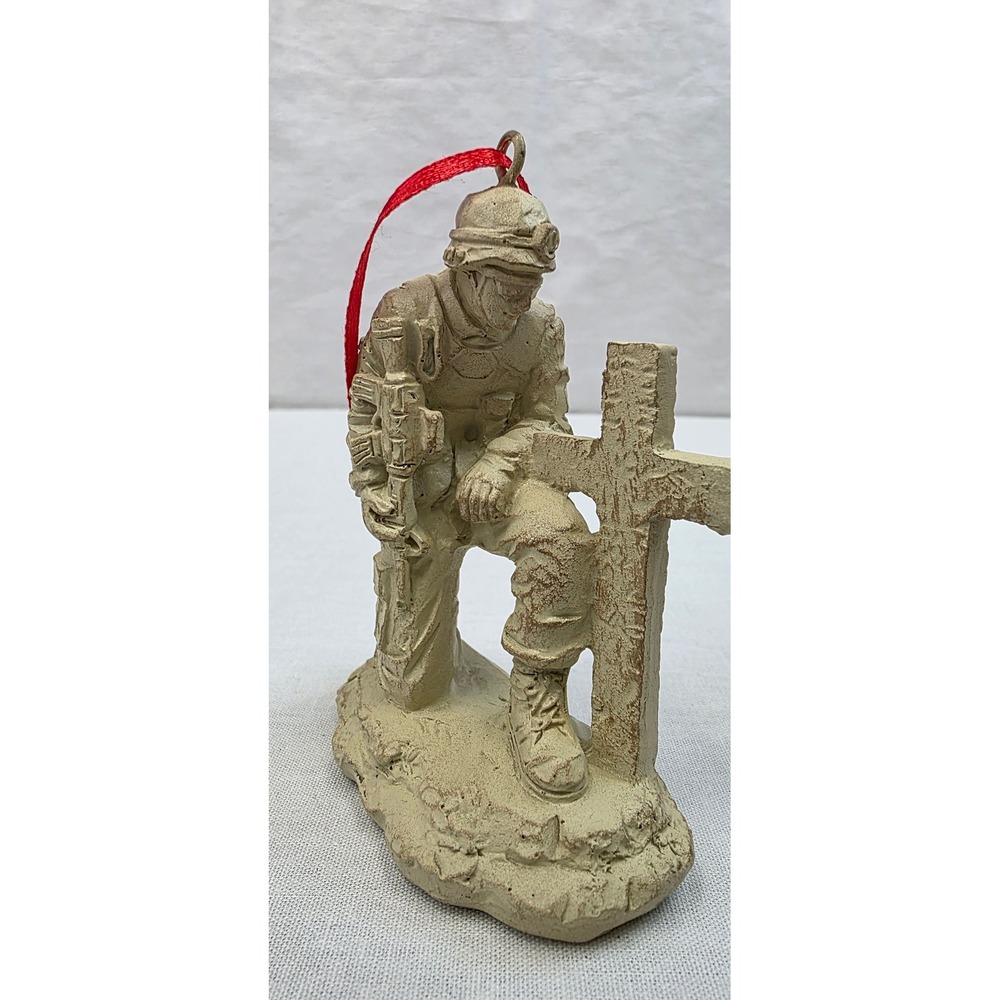 Kneeling USA Soldier Ornament‎